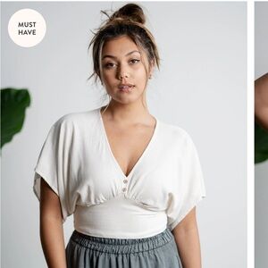 Sozy Marilyn Crop Top | size Medium | cream